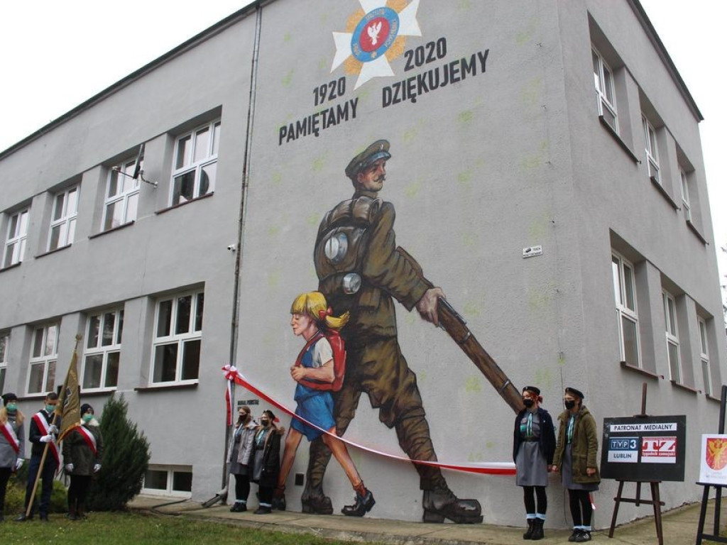 Pamiętamy - Dziękujemy. Odsłonięcie muralu patriotycznego w miejscowości Hostynne-Kolonia - ZDJĘCIA