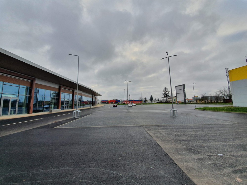 Hrubieszów: Nowe skrzydło centrum handlowego na Kolejowej - ZDJĘCIA
