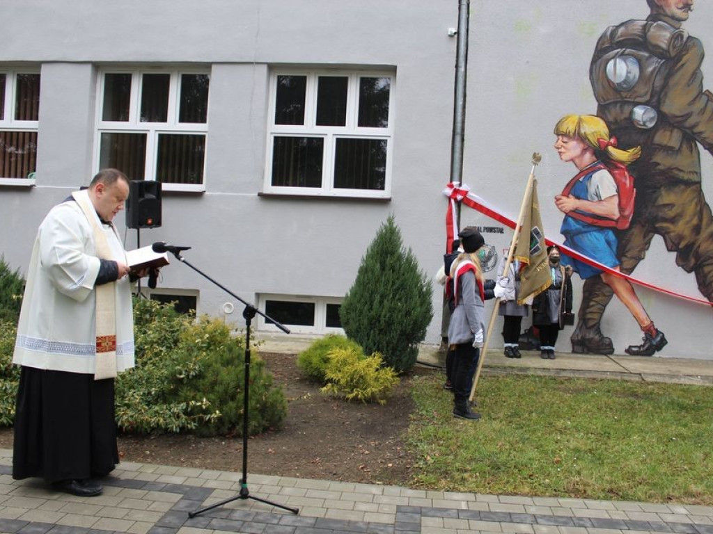 Pamiętamy - Dziękujemy. Odsłonięcie muralu patriotycznego w miejscowości Hostynne-Kolonia - ZDJĘCIA