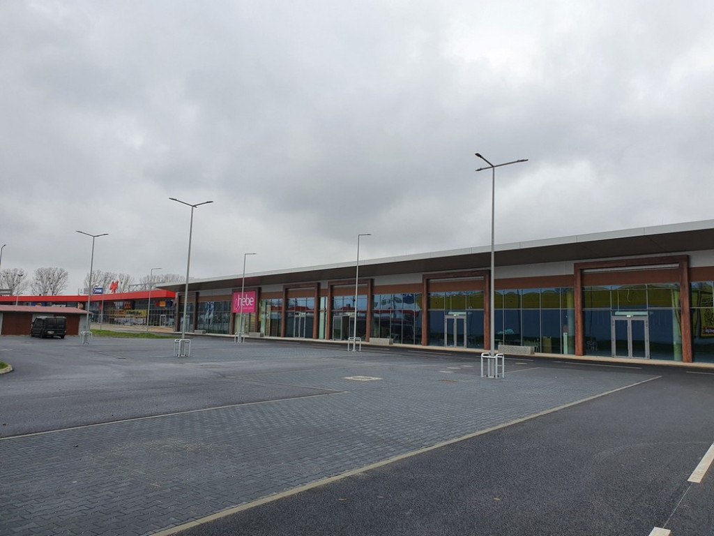 Hrubieszów: Nowe skrzydło centrum handlowego na Kolejowej - ZDJĘCIA