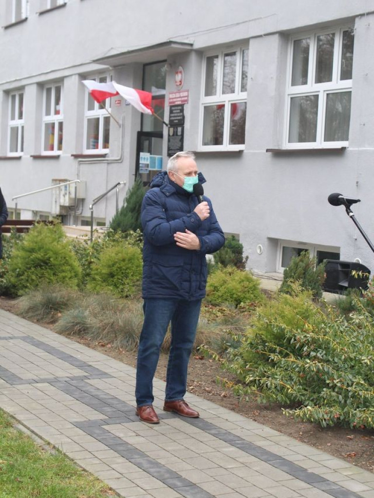 Pamiętamy - Dziękujemy. Odsłonięcie muralu patriotycznego w miejscowości Hostynne-Kolonia - ZDJĘCIA