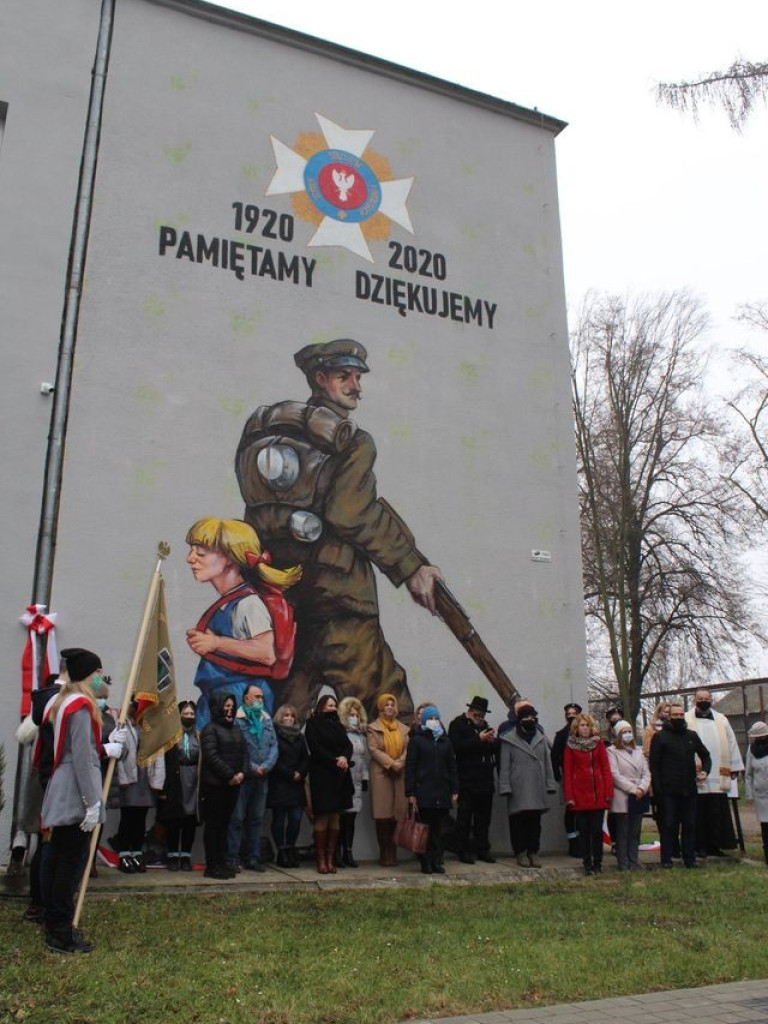 Pamiętamy - Dziękujemy. Odsłonięcie muralu patriotycznego w miejscowości Hostynne-Kolonia - ZDJĘCIA