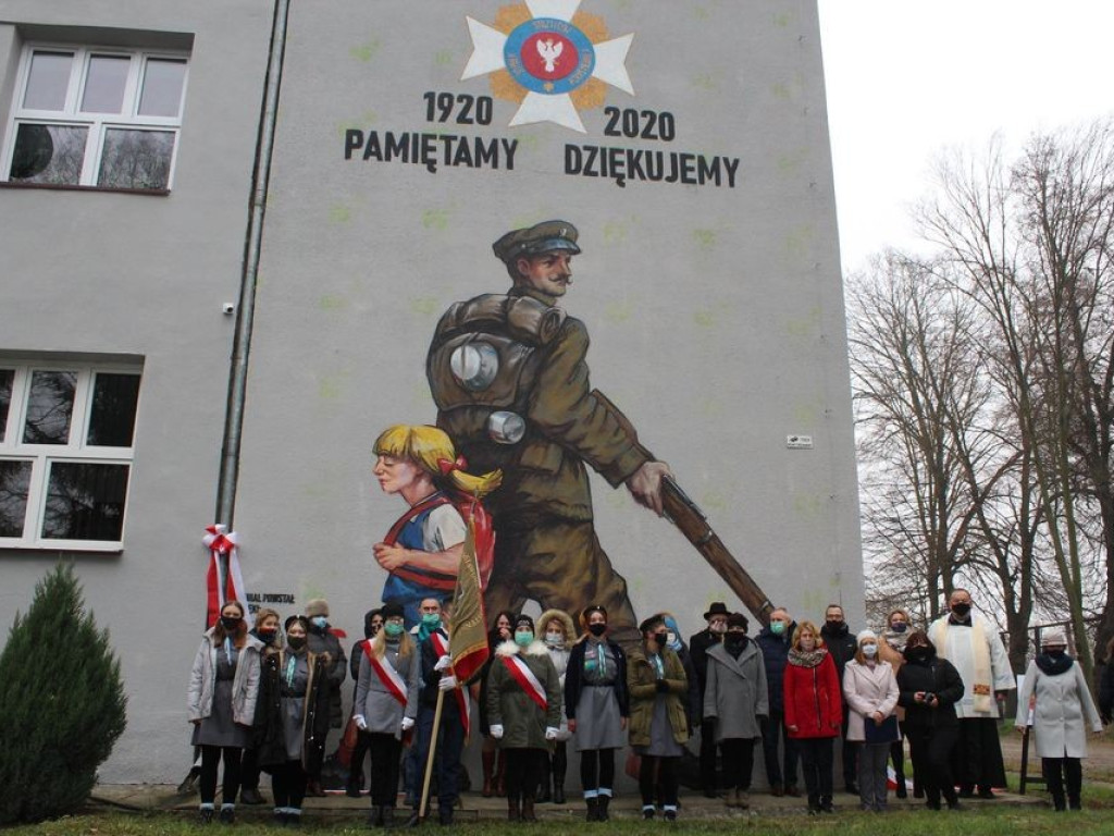 Pamiętamy - Dziękujemy. Odsłonięcie muralu patriotycznego w miejscowości Hostynne-Kolonia - ZDJĘCIA