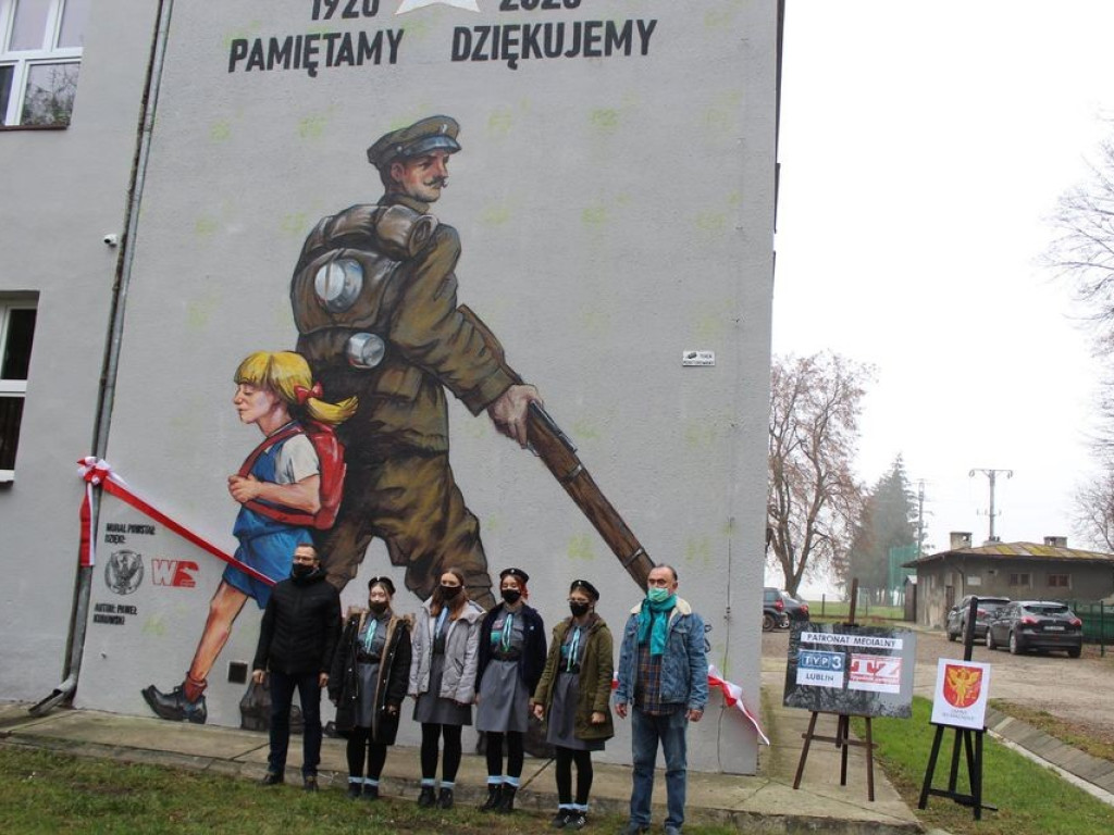 Pamiętamy - Dziękujemy. Odsłonięcie muralu patriotycznego w miejscowości Hostynne-Kolonia - ZDJĘCIA