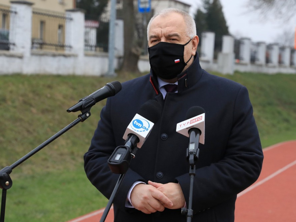 Wizyta wicepremiera Jacka Sasina w Hrubieszowie. Przekazał symboliczny czek dla miasta