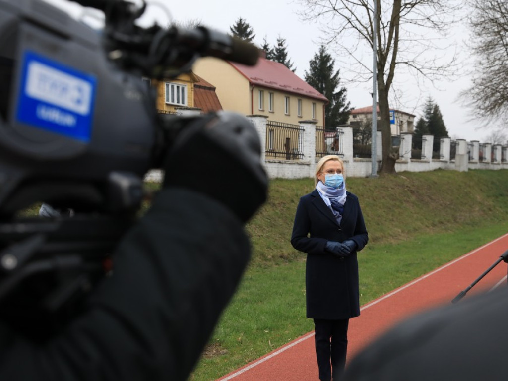 Wizyta wicepremiera Jacka Sasina w Hrubieszowie. Przekazał symboliczny czek dla miasta