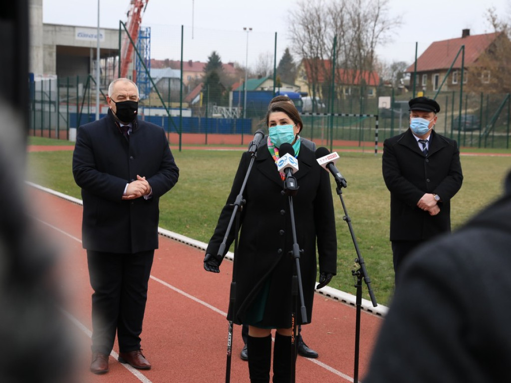 Wizyta wicepremiera Jacka Sasina w Hrubieszowie. Przekazał symboliczny czek dla miasta