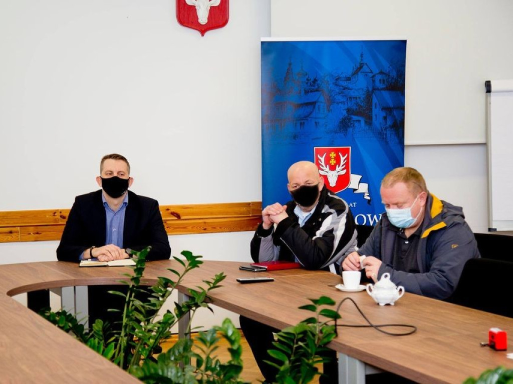 Termomodernizacja budynku urzędu miasta - przekazanie placu budowy - ZDJĘCIA
