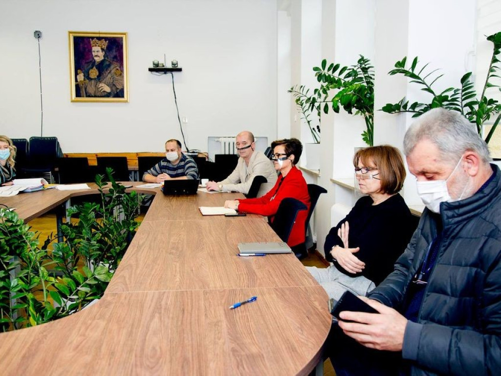 Termomodernizacja budynku urzędu miasta - przekazanie placu budowy - ZDJĘCIA