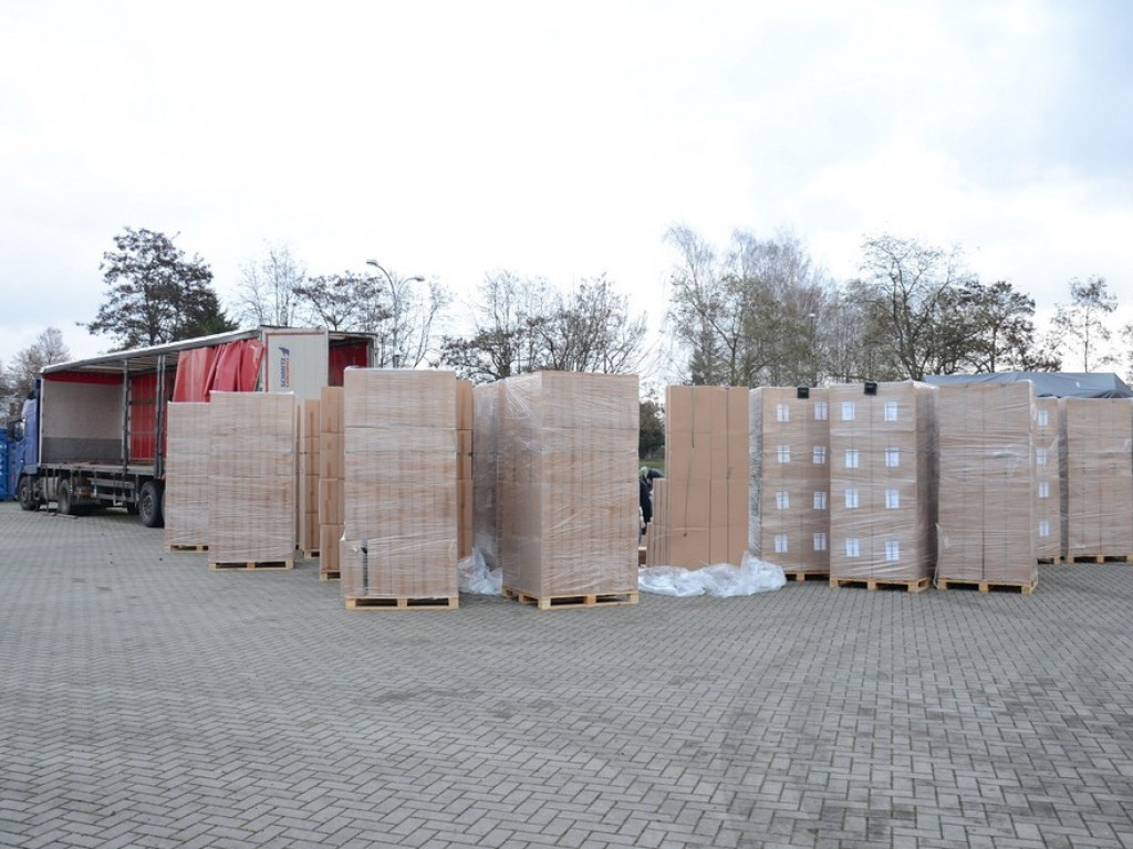 Przechwycono gigantyczny transport papierosów wartych ponad 18 milionów - ZDJĘCIA, WIDEO