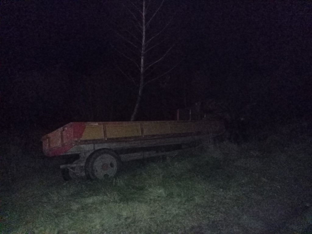 Tyszowce: Podróż ciągnikiem zakończona w rowie - ZDJĘCIA