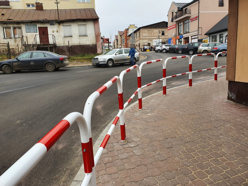 Hrubieszów: Targowa po remoncie - zamontowano barierki ochronne - ZDJĘCIA