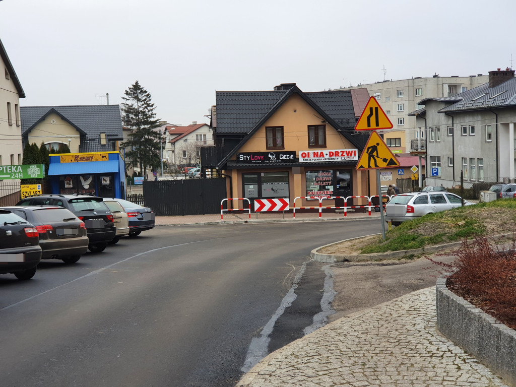 Hrubieszów: Targowa po remoncie - zamontowano barierki ochronne - ZDJĘCIA