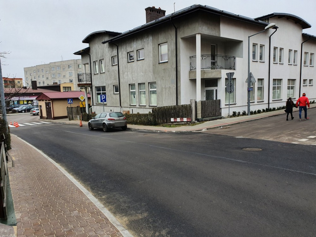 Hrubieszów: Targowa po remoncie - zamontowano barierki ochronne - ZDJĘCIA