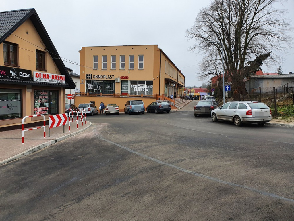 Hrubieszów: Targowa po remoncie - zamontowano barierki ochronne - ZDJĘCIA