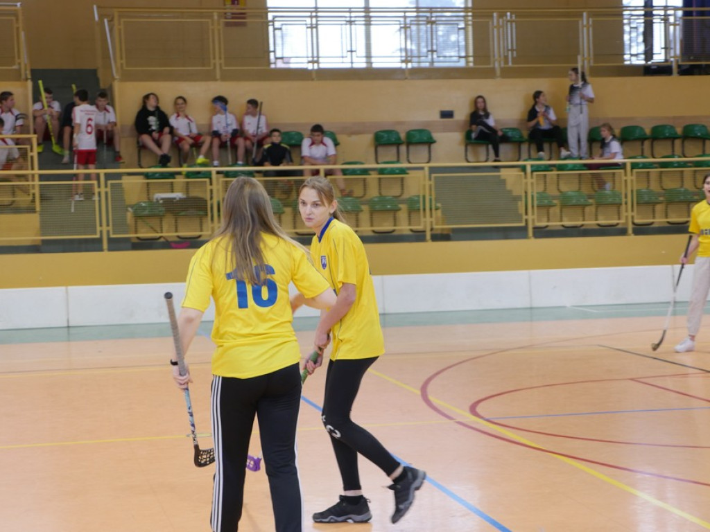 Finał wojewódzki Igrzysk Młodzieży Szkolnej w unihokeju - Dwójka i Trójka ze złotymi medalami - ZDJĘCIA