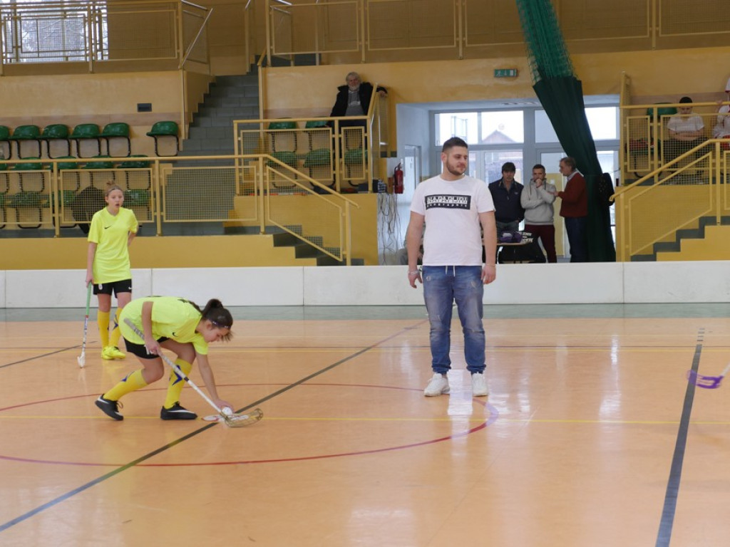 Finał wojewódzki Igrzysk Młodzieży Szkolnej w unihokeju - Dwójka i Trójka ze złotymi medalami - ZDJĘCIA