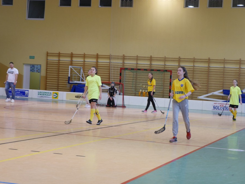 Finał wojewódzki Igrzysk Młodzieży Szkolnej w unihokeju - Dwójka i Trójka ze złotymi medalami - ZDJĘCIA