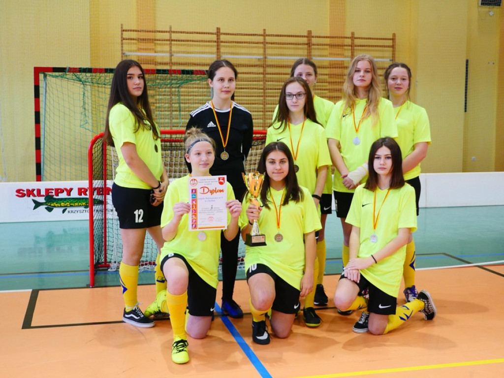 Finał wojewódzki Igrzysk Młodzieży Szkolnej w unihokeju - Dwójka i Trójka ze złotymi medalami - ZDJĘCIA