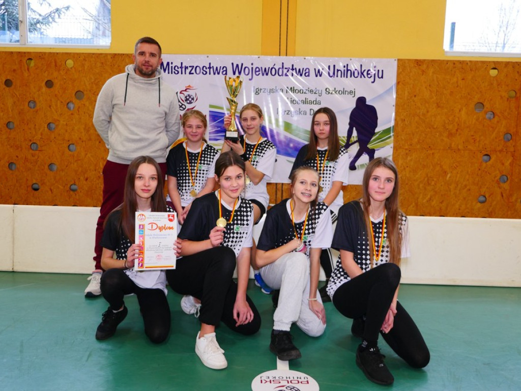 Finał wojewódzki Igrzysk Młodzieży Szkolnej w unihokeju - Dwójka i Trójka ze złotymi medalami - ZDJĘCIA