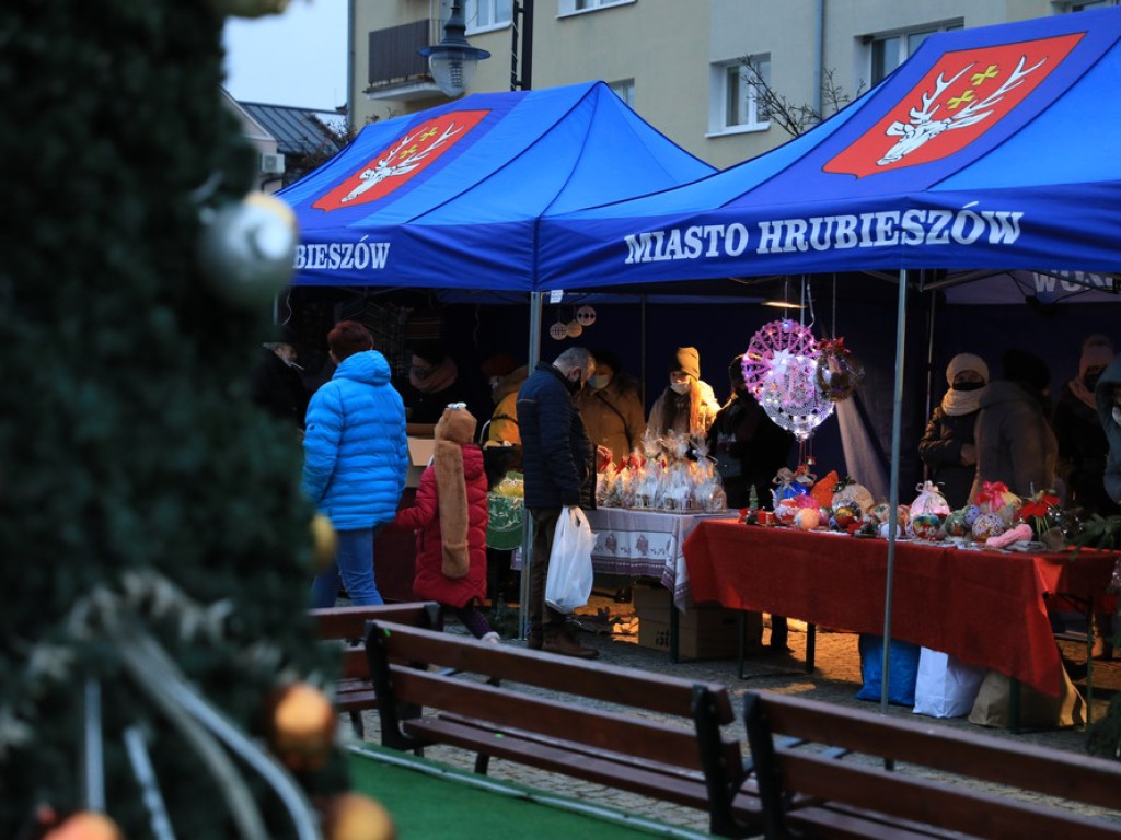 Hrubieszów: Kiermasz świąteczny na rynku - ZDJĘCIA