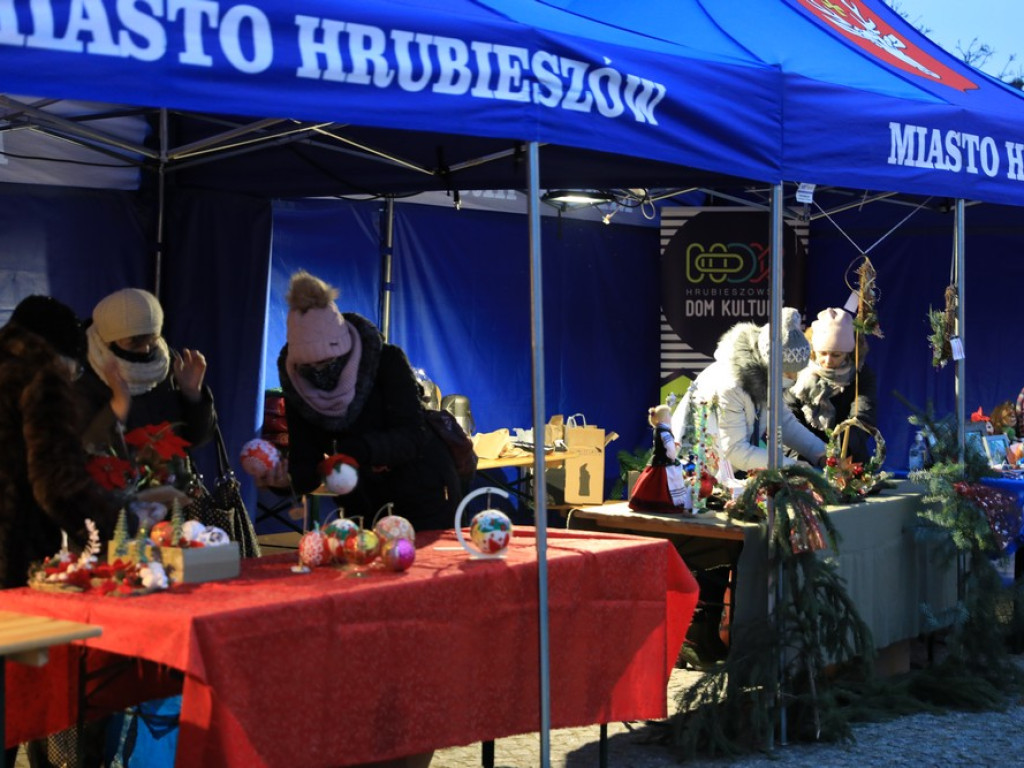 Hrubieszów: Kiermasz świąteczny na rynku - ZDJĘCIA