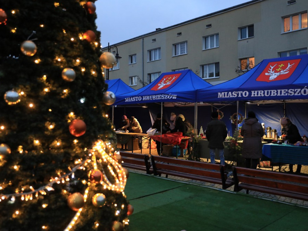 Hrubieszów: Kiermasz świąteczny na rynku - ZDJĘCIA