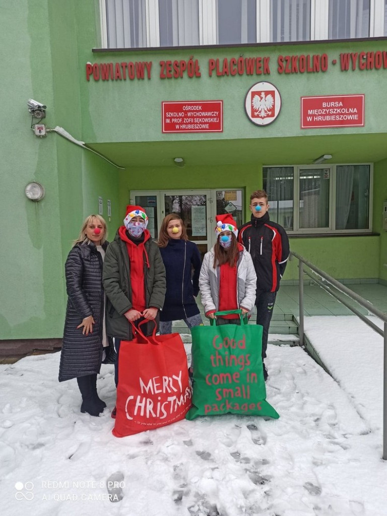 Wolontariusze Fundacji Dr Clown z wizytą w hrubieszowskim Specjalnym Ośrodku Szkolno-Wychowawczym - ZDJĘCIA