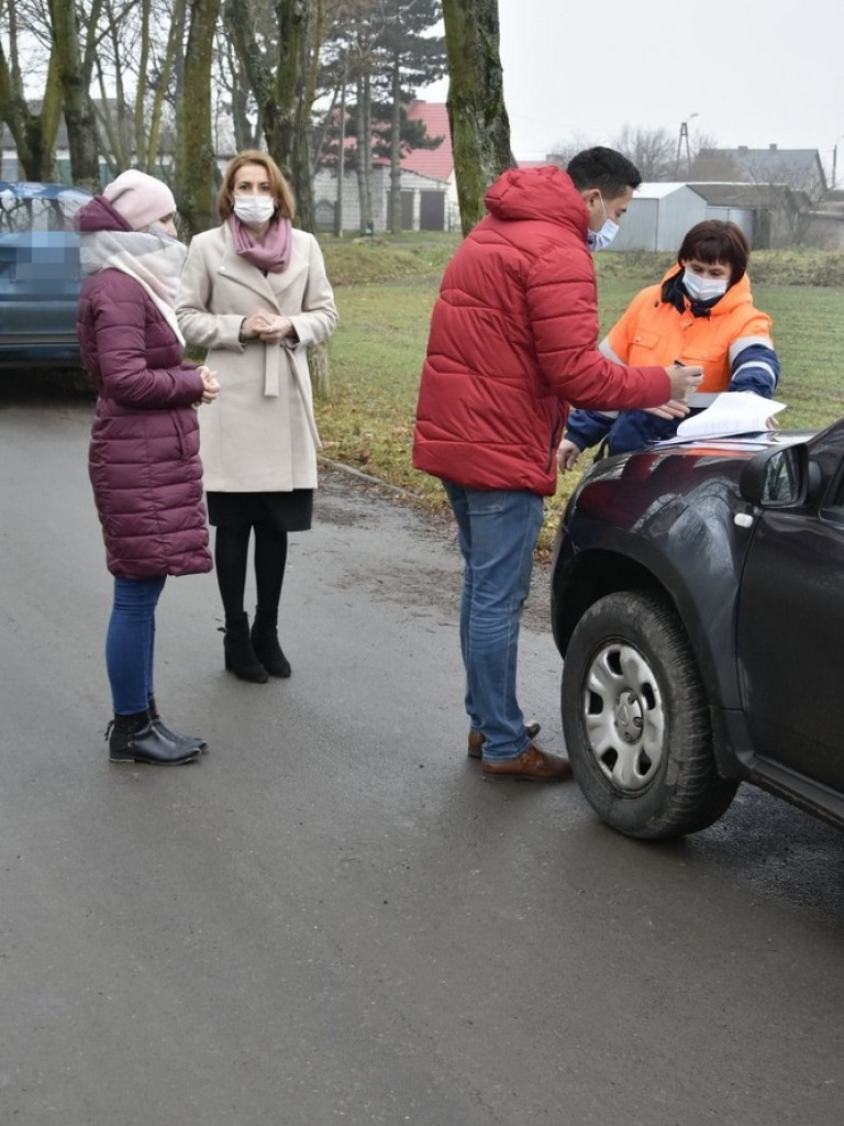 Nowe chodniki przy drogach powiatowych w Mienianach, Koble i Zadębcach - ZDJĘCIA