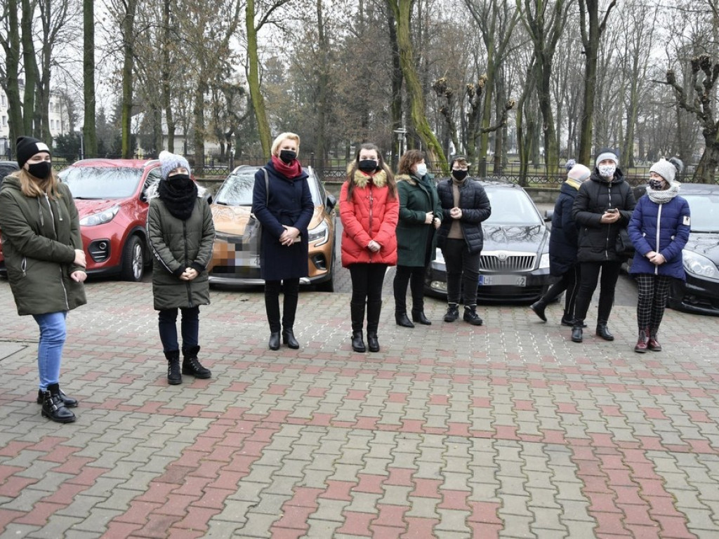 Wręczono nagrody w konkursie plastycznym na plakat promujący rodzicielstwo zastępcze - ZDJĘCIA