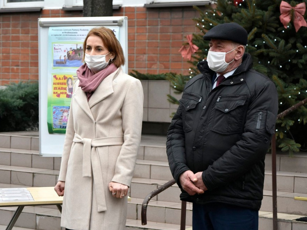 Wręczono nagrody w konkursie plastycznym na plakat promujący rodzicielstwo zastępcze - ZDJĘCIA