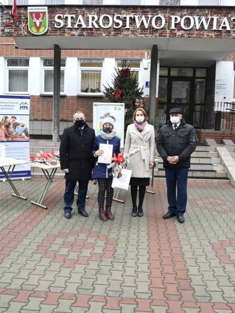 Wręczono nagrody w konkursie plastycznym na plakat promujący rodzicielstwo zastępcze - ZDJĘCIA