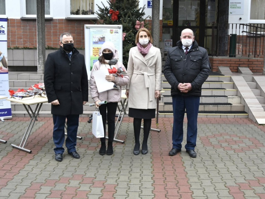 Wręczono nagrody w konkursie plastycznym na plakat promujący rodzicielstwo zastępcze - ZDJĘCIA