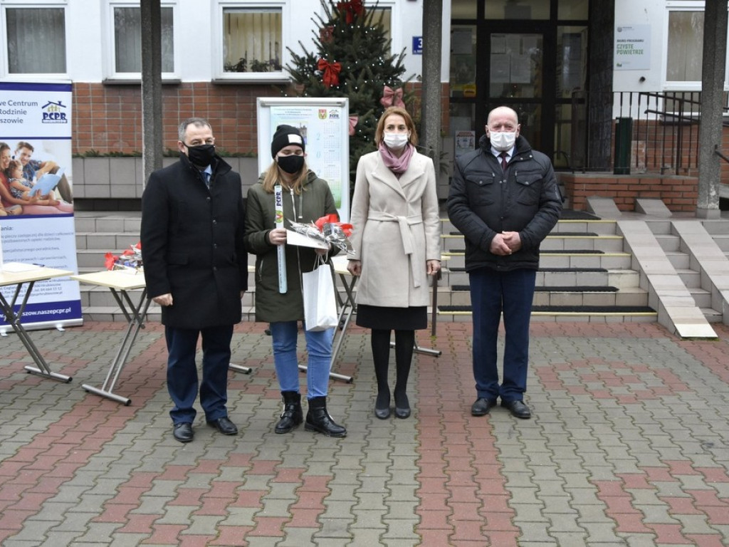 Wręczono nagrody w konkursie plastycznym na plakat promujący rodzicielstwo zastępcze - ZDJĘCIA