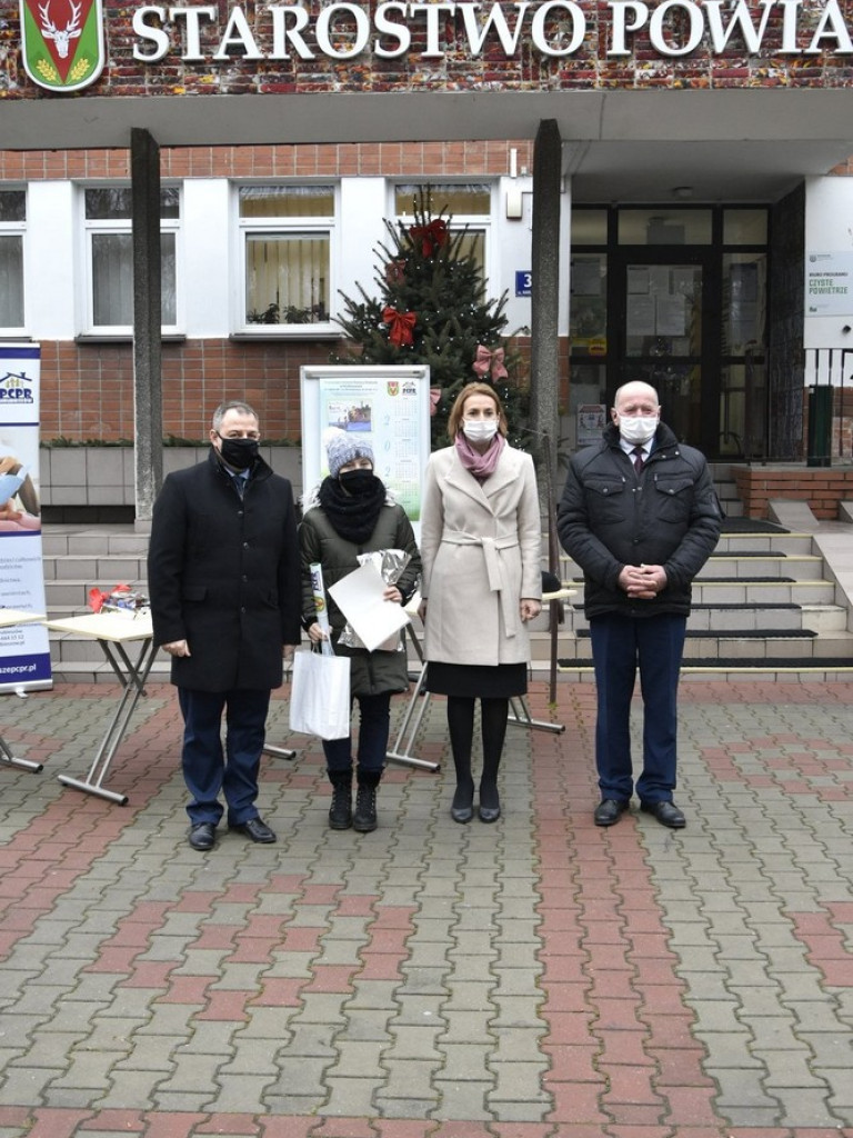 Wręczono nagrody w konkursie plastycznym na plakat promujący rodzicielstwo zastępcze - ZDJĘCIA