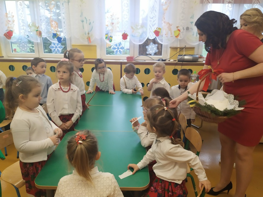 Przedszkolne kolędowanie w Obrowcu - ZDJĘCIA