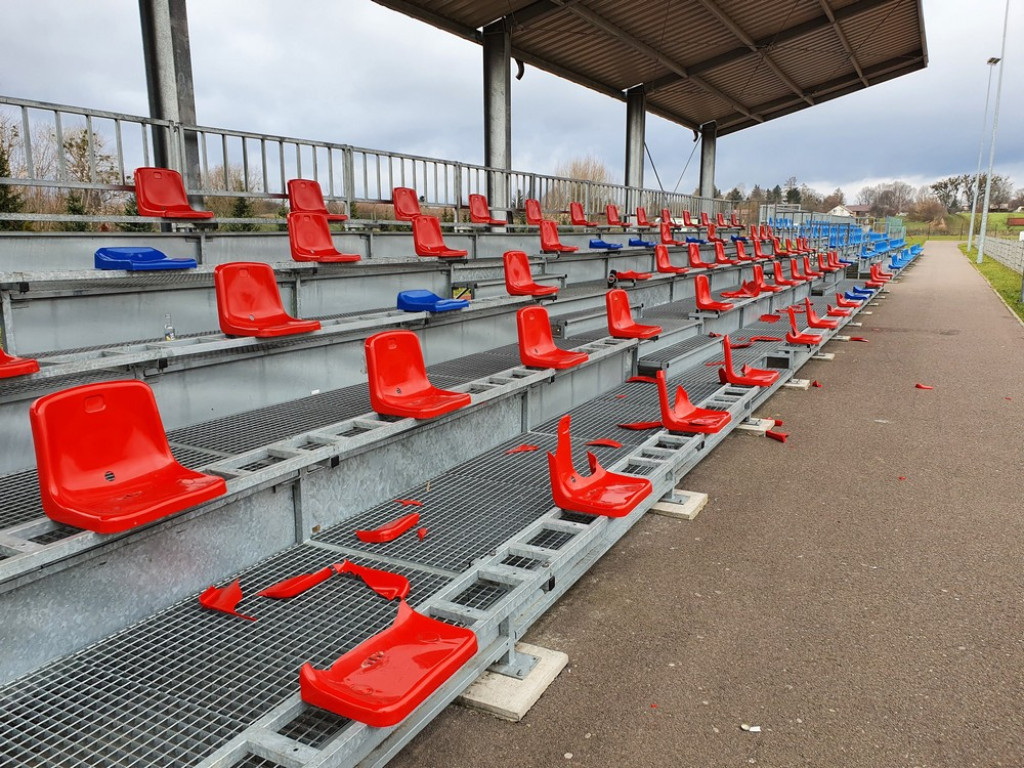 Hrubieszów: Świąteczna demolka na stadionie - ZDJĘCIA