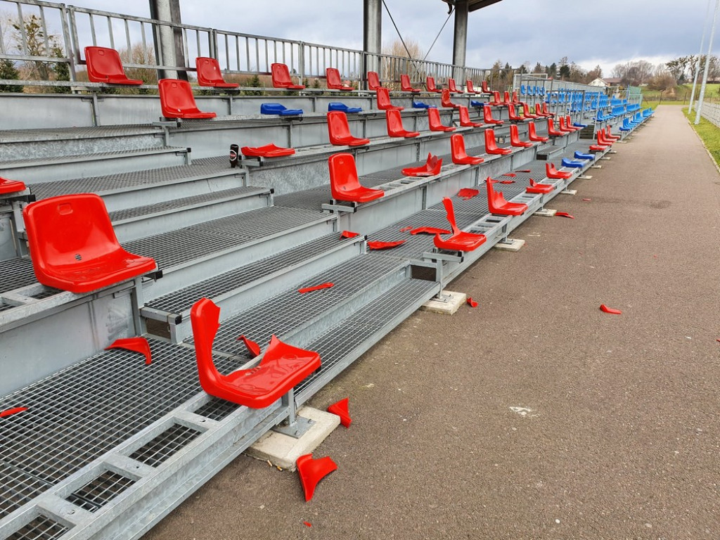 Hrubieszów: Świąteczna demolka na stadionie - ZDJĘCIA