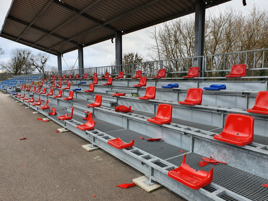 Hrubieszów: Świąteczna demolka na stadionie - ZDJĘCIA