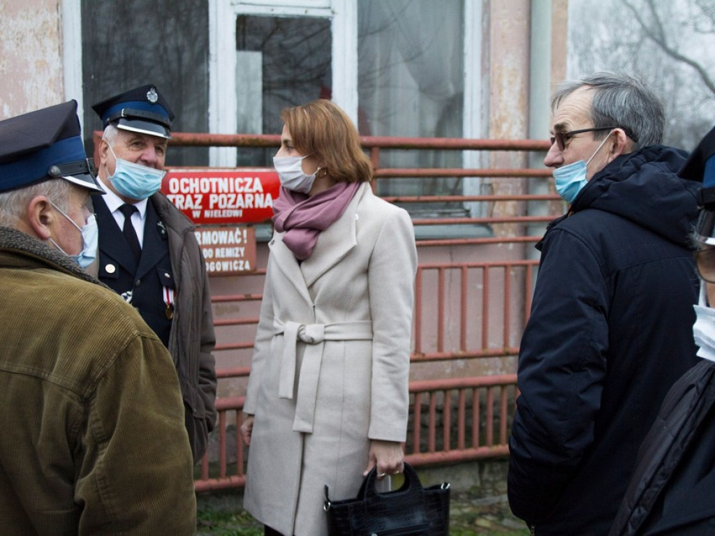 Gmina Trzeszczany: Profesjonalny zestaw ratownictwa medycznego dla OSP w Nieledwi - ZDJĘCIA