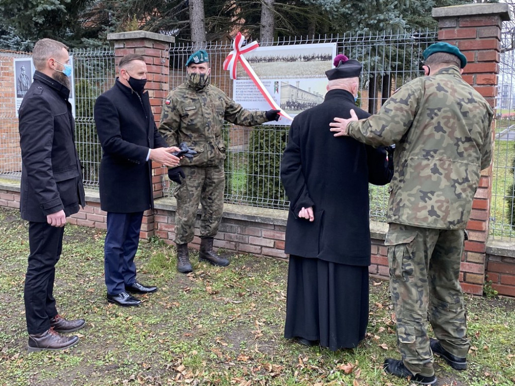 Hrubieszów: Otwarcie wystawy plenerowej z okazji 100-lecia sformowania 2 Pułku Strzelców Konnych - ZDJĘCIA