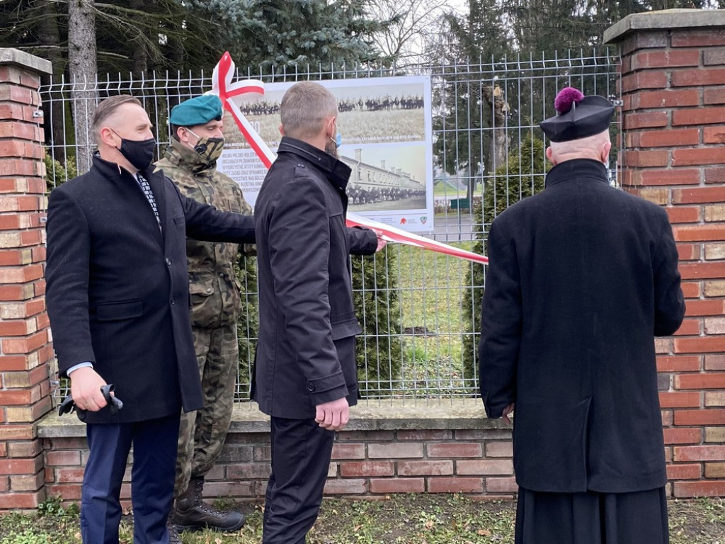 Hrubieszów: Otwarcie wystawy plenerowej z okazji 100-lecia sformowania 2 Pułku Strzelców Konnych - ZDJĘCIA