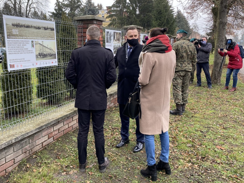 Hrubieszów: Otwarcie wystawy plenerowej z okazji 100-lecia sformowania 2 Pułku Strzelców Konnych - ZDJĘCIA