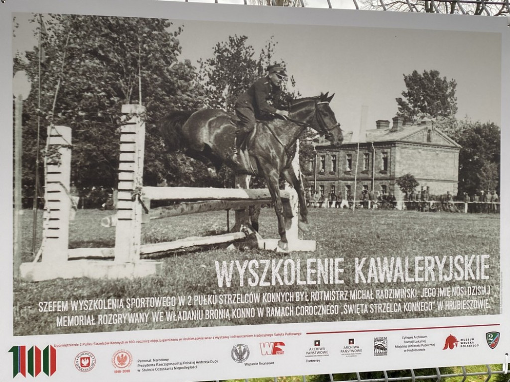 Hrubieszów: Otwarcie wystawy plenerowej z okazji 100-lecia sformowania 2 Pułku Strzelców Konnych - ZDJĘCIA