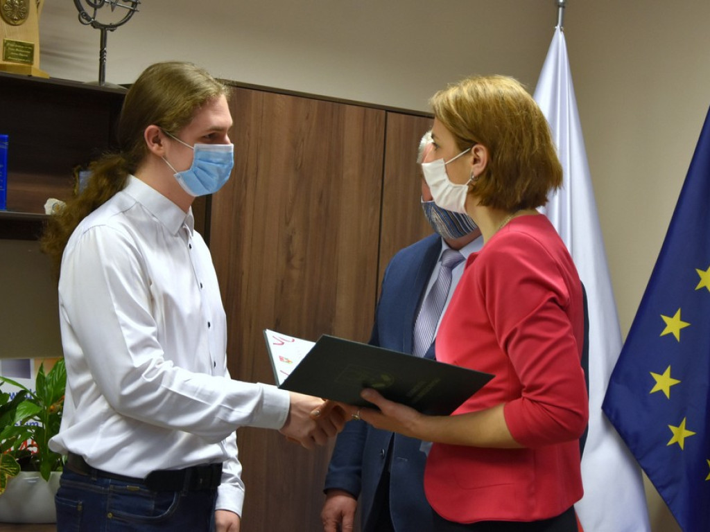 Hrubieszów: Stypendia dla najzdolniejszych uczniów szkół średnich - ZDJĘCIA