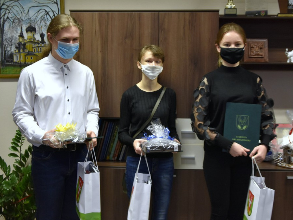Hrubieszów: Stypendia dla najzdolniejszych uczniów szkół średnich - ZDJĘCIA