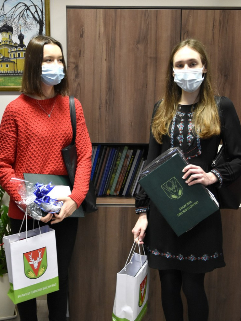 Hrubieszów: Stypendia dla najzdolniejszych uczniów szkół średnich - ZDJĘCIA