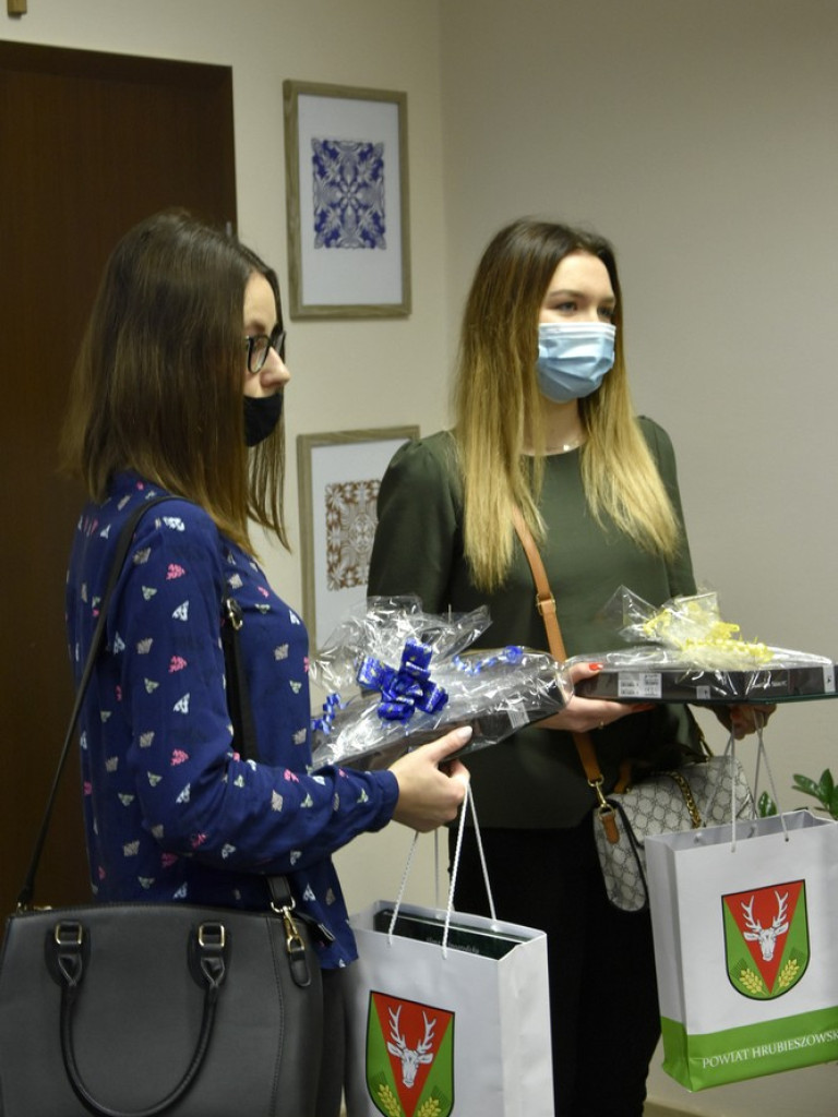 Hrubieszów: Stypendia dla najzdolniejszych uczniów szkół średnich - ZDJĘCIA