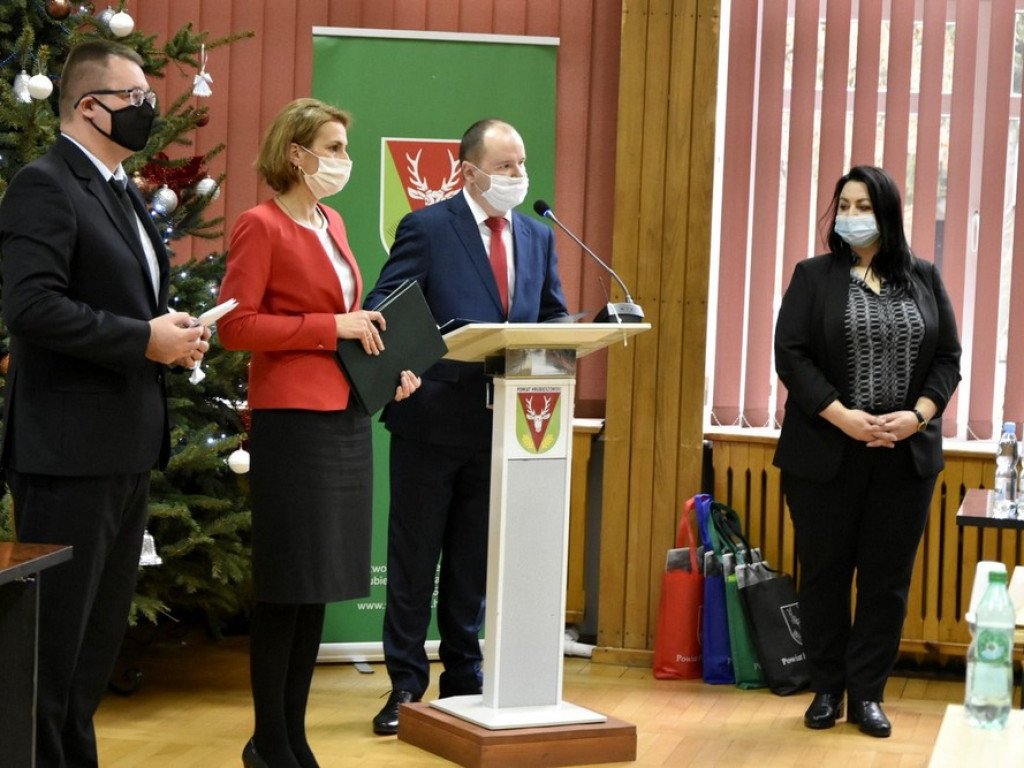 Nagrody dla wybitnych sportowców powiatu hrubieszowskiego przyznane - ZDJĘCIA