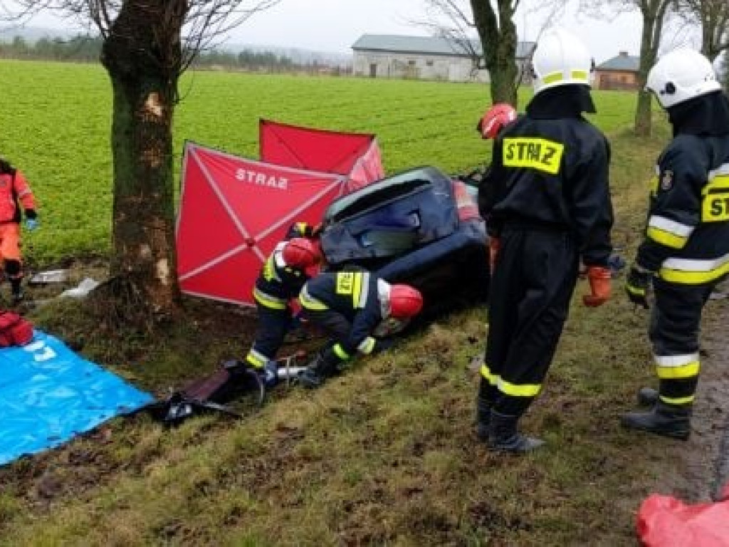 Tragiczny wypadek w Terebiniu. Zginął kierowca opla - ZDJĘCIA